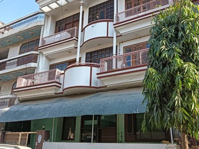 Sector 12, Noida Central 6+ Bedroom 162 Sq. Mt. Villa in Sector 12 Noida Listing ID: #10315
