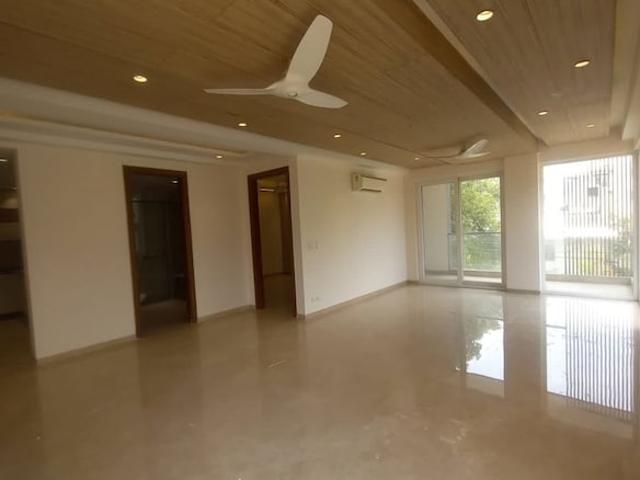 Sector 15, Faridabad Central 4 Bedroom 4500 Sq. Ft. Builder Floor in Sector 15 Faridabad Listing ID: #10283
