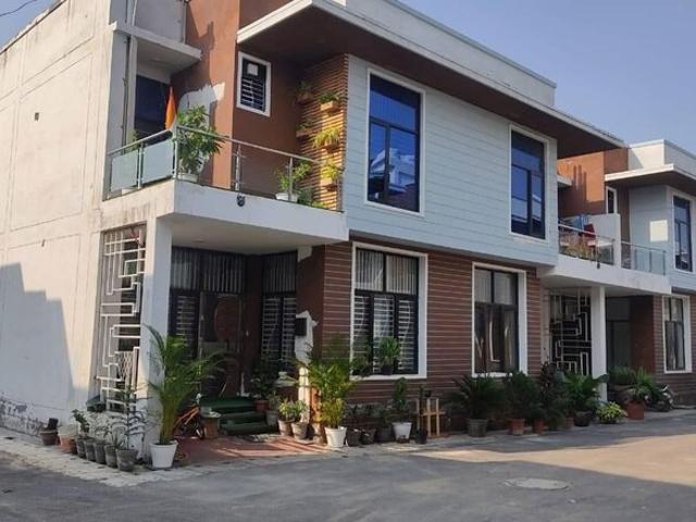 Sector 16 Greater Noida 3.5 Bedroom 100 Sq. Ft. Villa in Sector 16 Greater Noida Listing ID: #10126