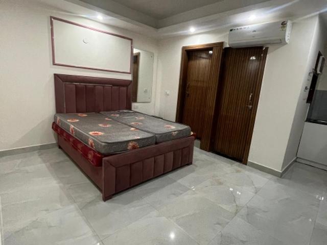 Sector 17, Central Gurgaon 1 Bedroom 450 Sq. Ft. Builder Floor in Sector 17 Gurgaon Listing ID: #9846