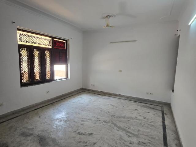 Sector 18, Faridabad Central 4 Bedroom 277 Sq. Yd. Builder Floor in Sector 18 Faridabad Listing ID: #10123