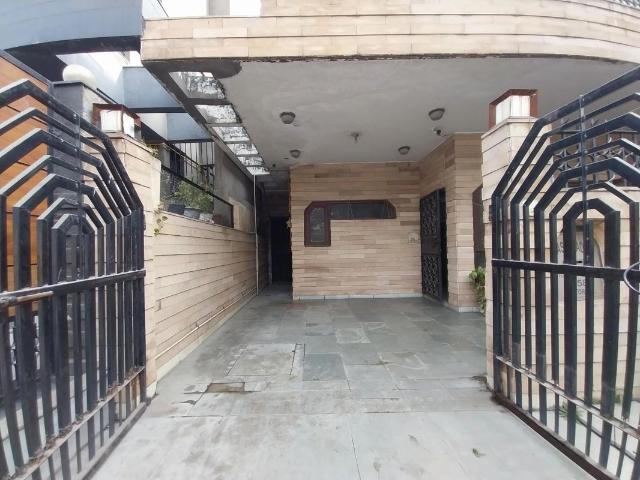 Sector 22, Noida Central 3 Bedroom 167 Sq. Mt. Builder Floor in Sector 22 Noida Listing ID: #10395