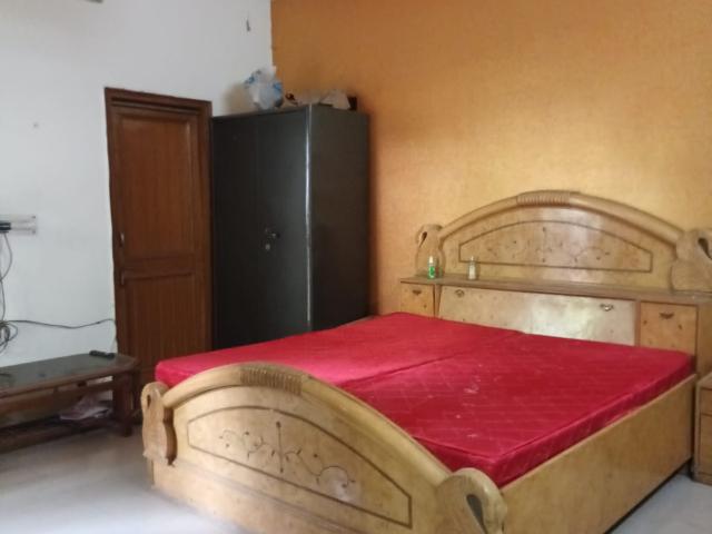 Sector 28, Noida Central 1 RK 400 Sq. Ft. Villa in Sector 28 Noida Listing ID: #10320