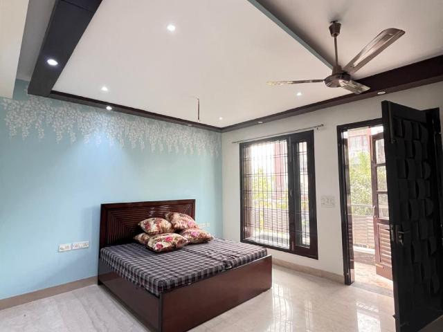 Sector 31, Noida Central 6 Bedroom 300 Sq. Mt. Villa in Sector 31 Noida Listing ID: #10348