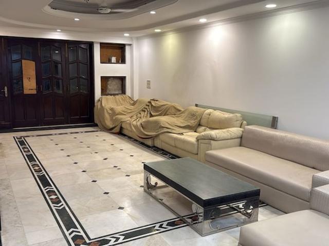 Sector 33, Noida Central 3 Bedroom 300 Sq. Yd. Builder Floor in Sector 33 Noida Listing ID: #10354