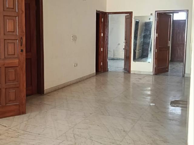 Sector 36 3 Bedroom 250 Sq. Mt. Builder Floor in Sector 36 Noida Listing ID: #9653
