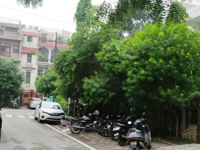 Sector 39, Noida Central 5 Bedroom 400 Sq. Mt. Independent House in Sector 39 Noida Listing ID: #10379