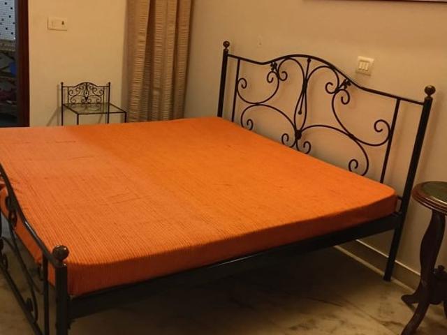 Sector 39, Noida Central 2 Bedroom 200 Sq. Yd. Builder Floor in Sector 39 Noida Listing ID: #10354