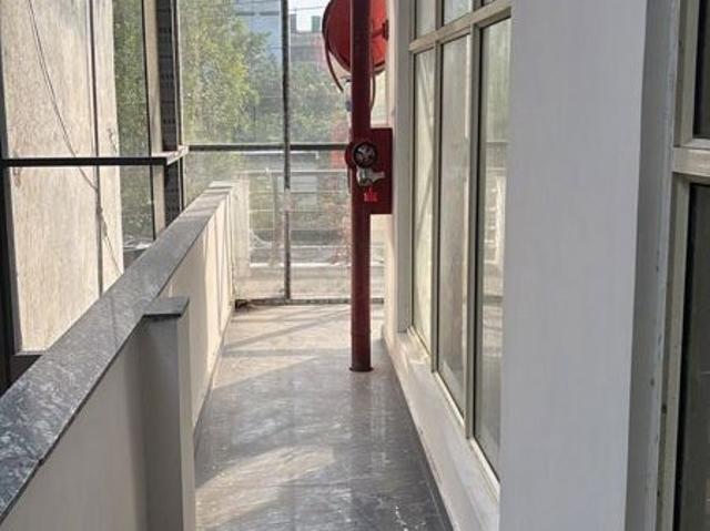 Sector 7, Noida Central Commercial Showroom 1200 Sq. Ft. in Sector 7 Noida Listing ID: #10246