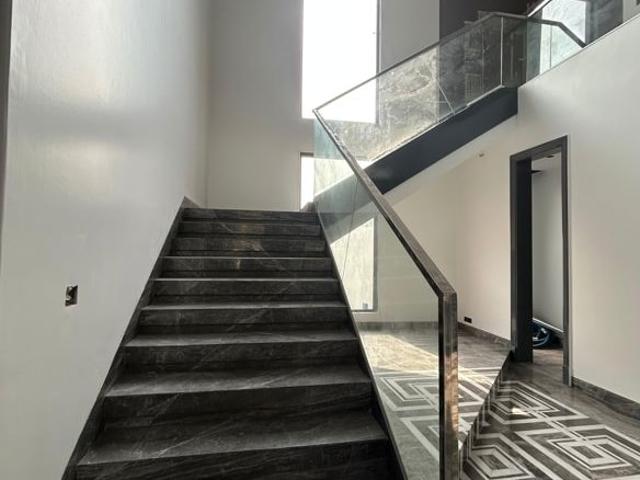 Sector 41, Noida Central 3 Bedroom 200 Sq. Yd. Builder Floor in Sector 41 Noida Listing ID: #10354