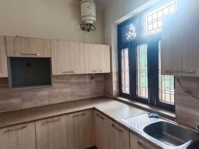 Sector 43, Golf Course Road 2 Bedroom 100 Sq. Yd. Builder Floor in Sector 43 Gurgaon Listing ID: #10412