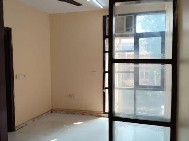 Sector 47, Noida Central 4 Bedroom 450 Sq. Mt. Builder Floor in Sector 47 Noida Listing ID: #10397