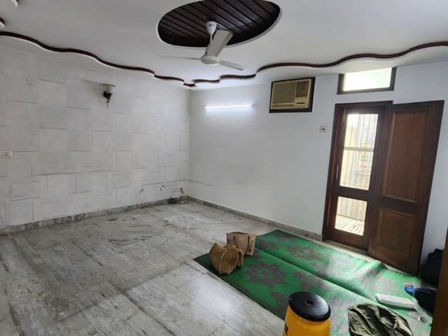 Sector 48, Noida Central 2 Bedroom 300 Sq. Mt. Builder Floor in Sector 48 Noida Listing ID: #10411