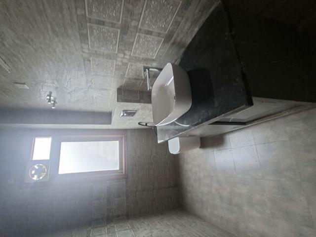Sector 48, Noida Central 3 Bedroom 300 Sq. Mt. Builder Floor in Sector 48 Noida Listing ID: #10318