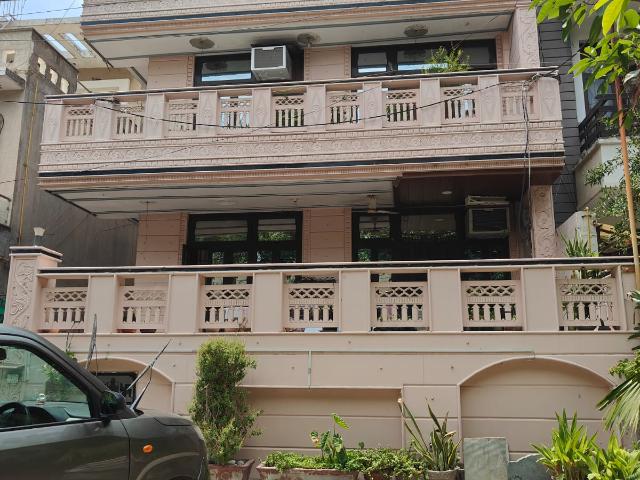 Sector 50, Noida Central 6+ Bedroom 260 Sq. Mt. Villa in Sector 50 Noida Listing ID: #10380