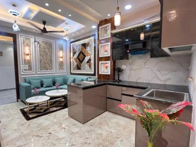 Sector 51 6+ Bedroom 450 Sq. Mt. Builder Floor in Sector 51 Noida Listing ID: #9739