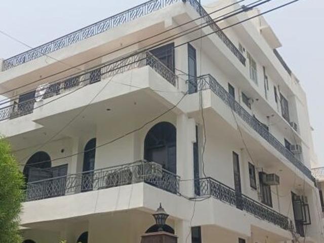 Sector 51, Central Gurgaon 2 Bedroom 160 Sq. Yd. Builder Floor in Sector 51 Gurgaon Listing ID: #10400