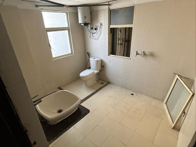 Sector 51, Noida Central 3 Bedroom 200 Sq. Mt. Builder Floor in Sector 51 Noida Listing ID: #10397