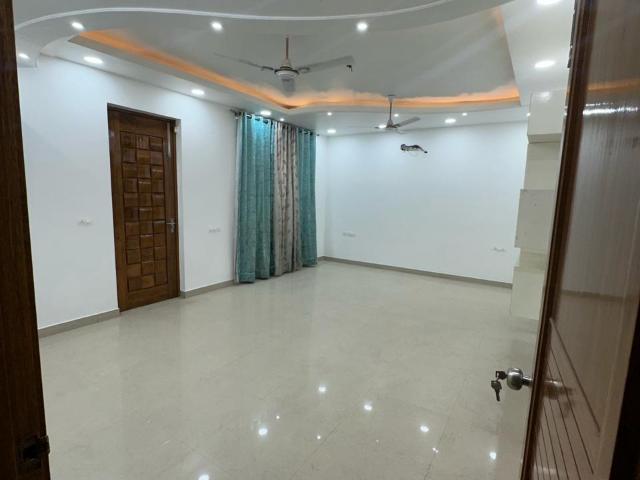 Sector 53, Noida Central 6 Bedroom 162 Sq. Mt. Independent House in Sector 53 Noida Listing ID: #10310