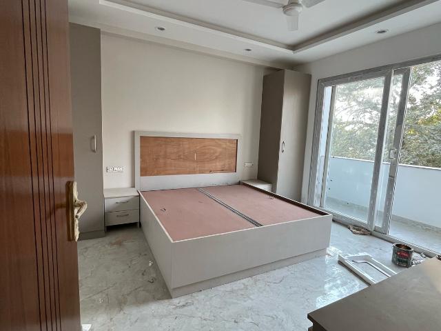 Sector 55, Golf Course Extension 1 Bedroom 160 Sq. Yd. Builder Floor in Sector 55 Gurgaon Listing ID: #10401