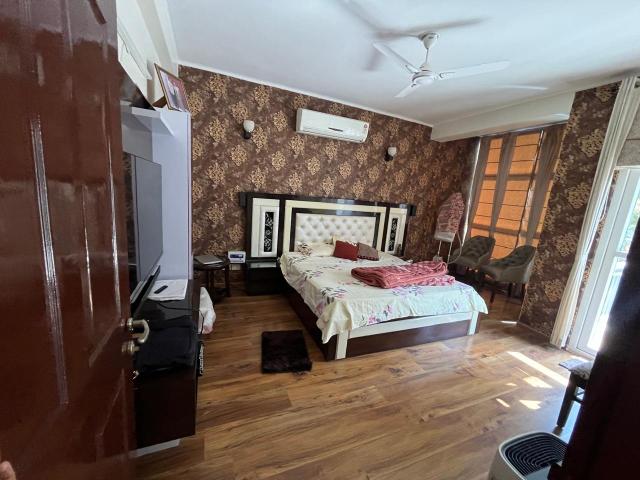 Sector 57, Central Gurgaon 3 Bedroom 1800 Sq. Ft. Villa in Sector 57 Gurgaon Listing ID: #10417