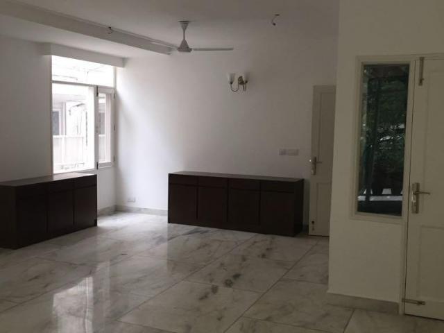 Sector 61, Noida Central 2 Bedroom 162 Sq. Mt. Builder Floor in Sector 61 Noida Listing ID: #10398
