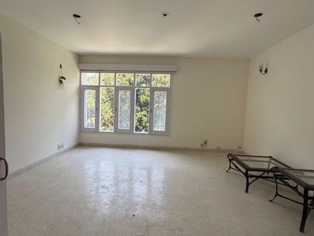 Sector 9, Chandigarh Sectors 3 Bedroom 2000 Sq. Yd. Builder Floor in Sector 9 Chandigarh Listing ID: #10378
