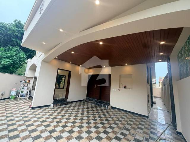 Sector C1 10 Marla Corner House Available For Sale