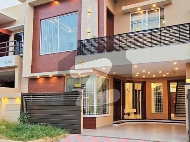 Sector G13/1 House Size 25*40 Good Location Investor Price Cornor And Double Road House Available For Sale