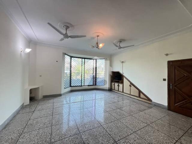 Sector i 8/3 well maintained ground floor 2 bed extra large drawing dining top location
