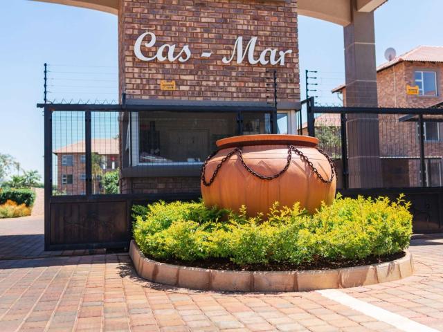 Secure and Convenient Living: Modern 2 Bedroom Apartment with Amenities at Your Doorstep!