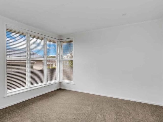 Secure Mount Wellington home in prime location!