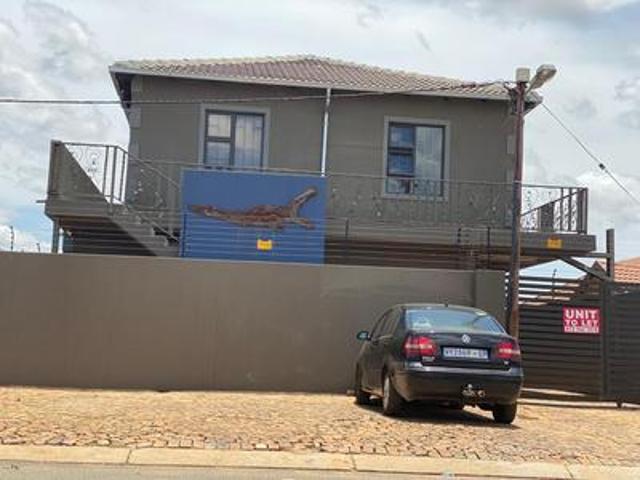secure room in protea glen