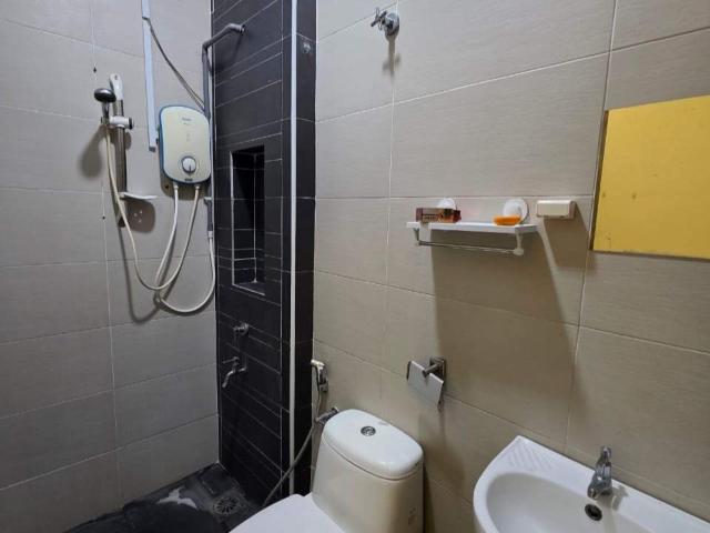 Security guarded room in alam impian zero deposit free wifi