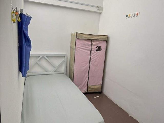sec 14 petaling Jaya room available low deposit