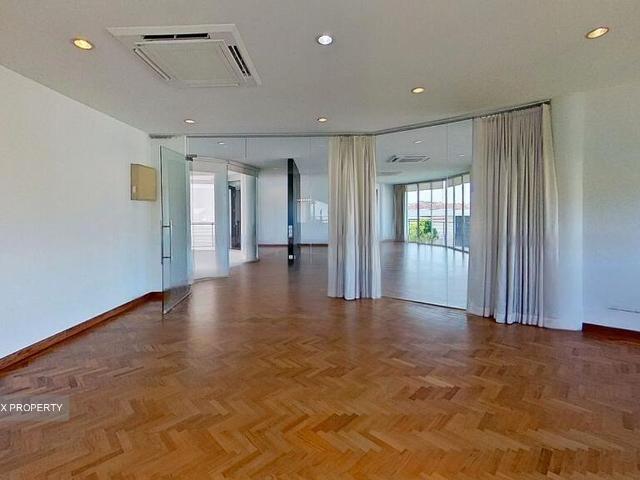 Second Avenue D10, Detached