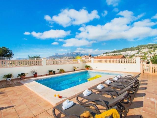 SECOND FLOOR OF A 4 BEDROOM VILLA IN CALPE
