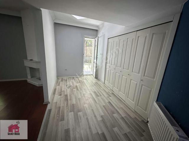 Secret House'dan Aile Apartmanında Boş 1+1 Bahçe Katı