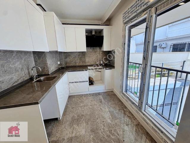 Secret House'dan Sıfır Yapı 3+1 Düz Giriş Bahçe Katı