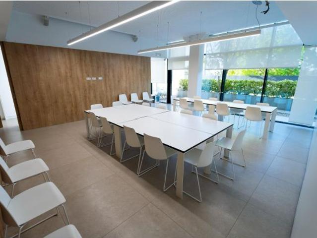 Sede corporativa de alta eficiencia, diseño arquitectónico y espacios de trabajo premium