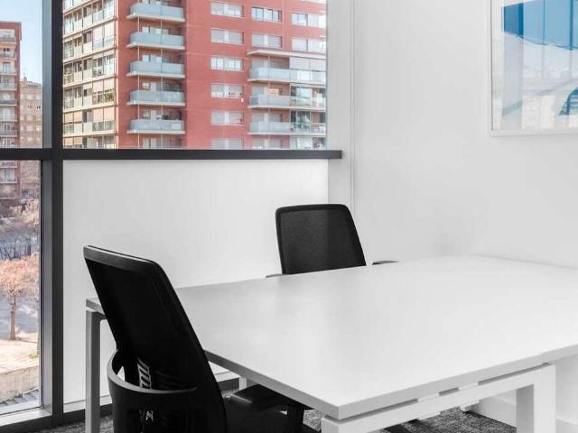 Sede de negocios inspiradora en un complejo moderno