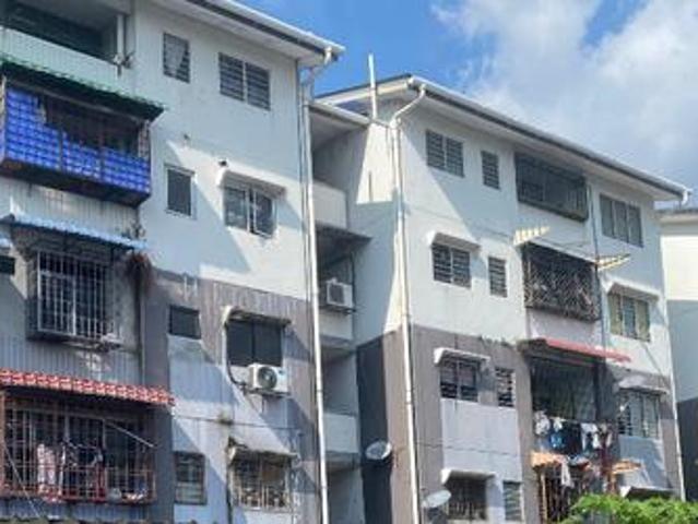 Sedia di duduki Pangsapuri PKNS Seri Kembangan Selangor