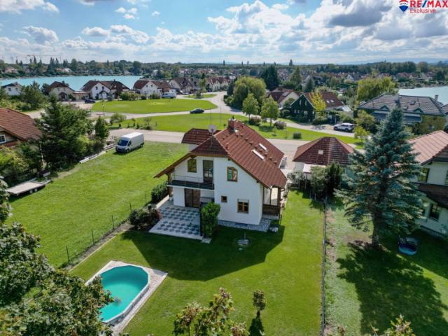 Seenahe Lage mit Badeplatz – Einfamilienhaus am Schloßsee 2. Reihe inkl. Seezugang, ca. 125 m² Wfl