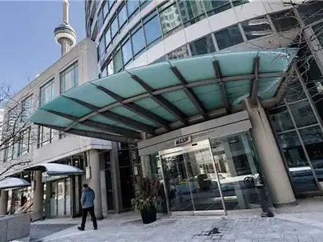 Seeking Professional Roommate Front St W & Blue Jays Way
