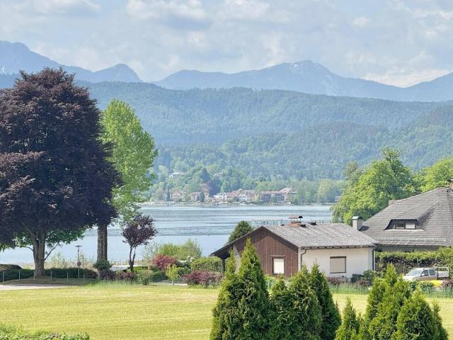 SEENAH* gepflegte und geräumige 3 ZI Dachgeschosswohnung mit Carport