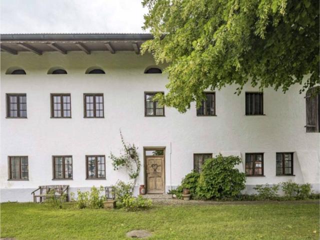 Seeon Seebruck: Landhaus mit Infinity Pool und Bergblick!