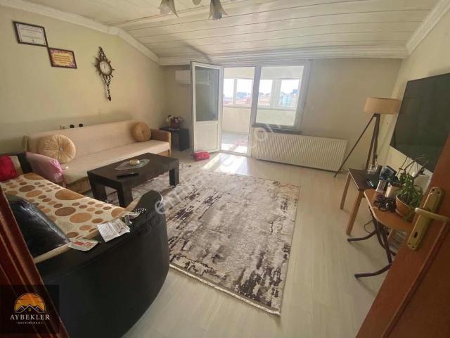 Sefaköy Çınaryolunda Site İçinde 3+1 Balkonlu Ferah Daire