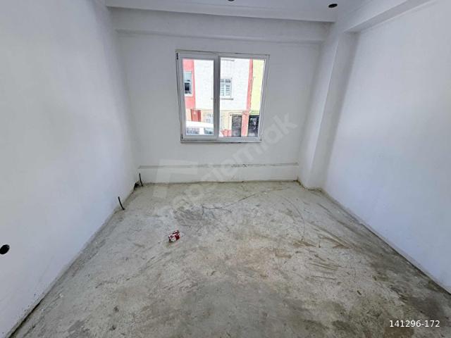 Sefaköy İnönü mahallesi satılık 1 + 1 yüksek giriş