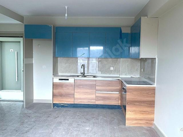 SEFAKÖY SEGA LIFE SİTESİ 2+1, OTURUMA HAZIR SATILIK DAİRE