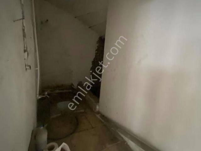 Sefaköy'de İşlek Cadde Üzerinde 80m2 Kiralık Depo